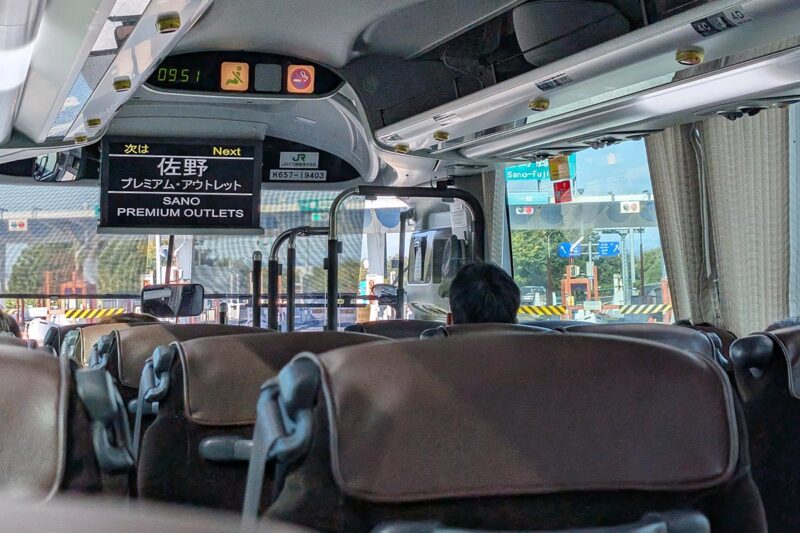 佐野藤岡インターチェンジで東北道を降りる「マロニエ新宿1号」