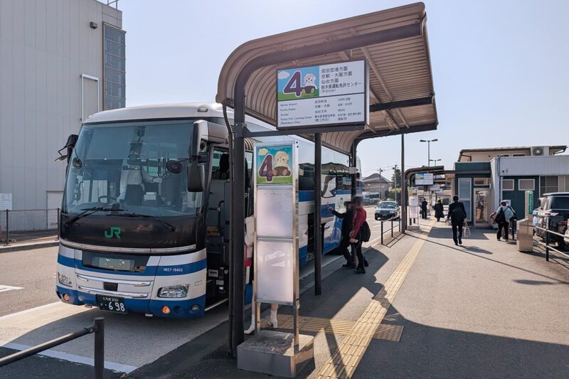 佐野新都市バスターミナルに到着した「マロニエ新宿1号」
