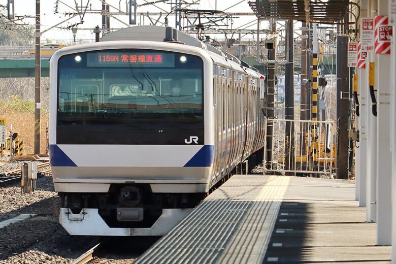常磐線を走るE531系電車（2021年1月、石岡駅で恵 知仁撮影）