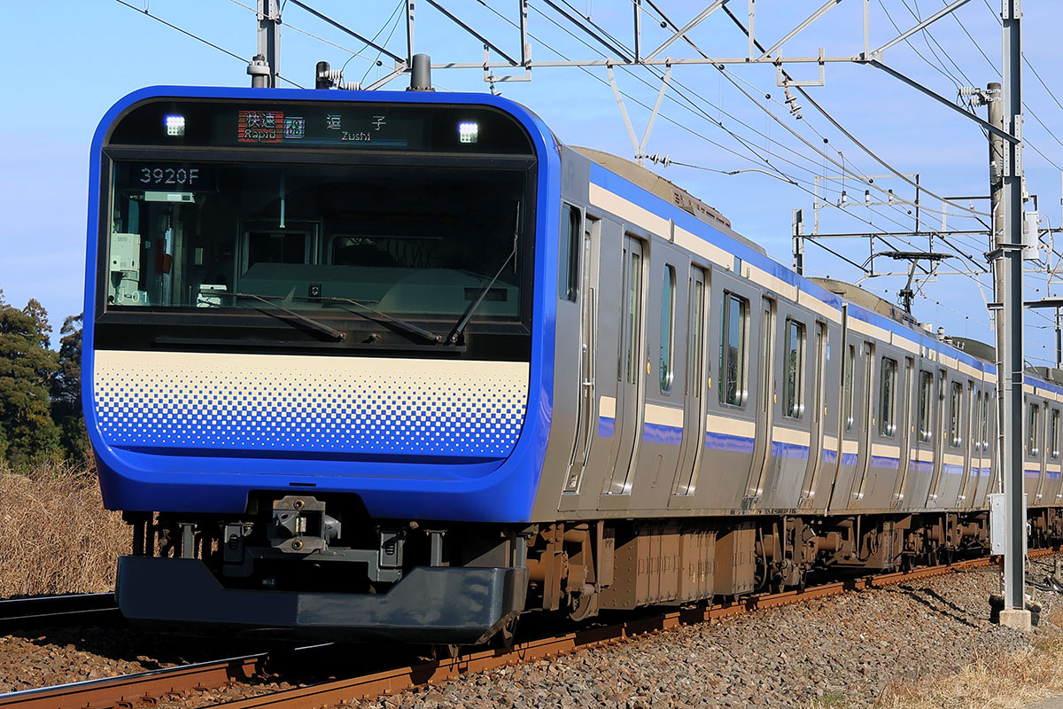 総武線のE235系電車