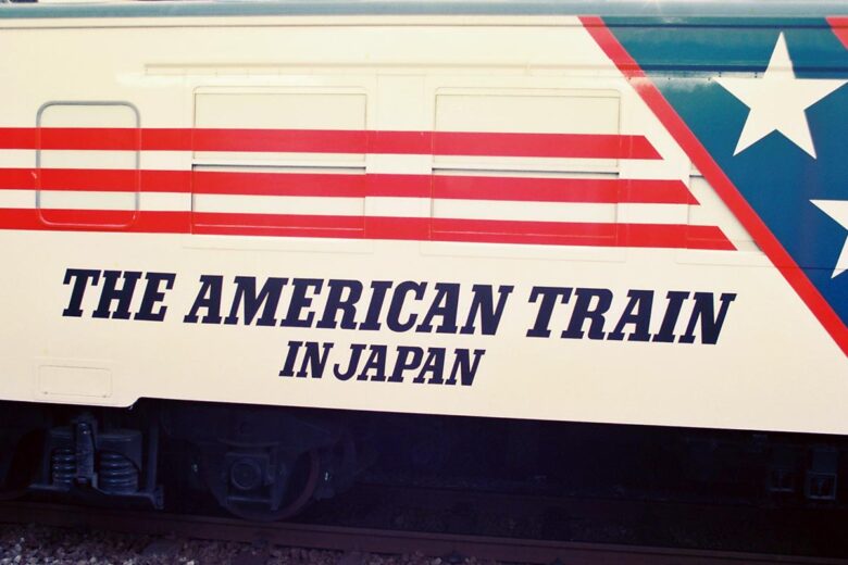「アメリカントレイン」の50系客車（1988年11月、上尾駅で恵 知仁撮影）