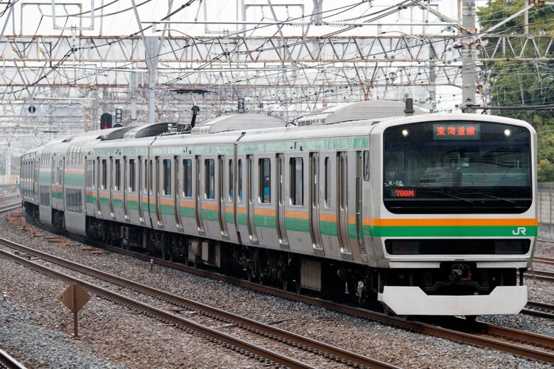 東海道本線を走るE231系電車（2013年3月、川崎～横浜間で恵 知仁撮影）