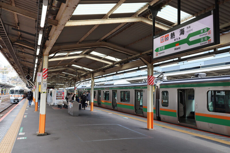 JR東日本とJR東海の境界になっている東海道線の熱海駅