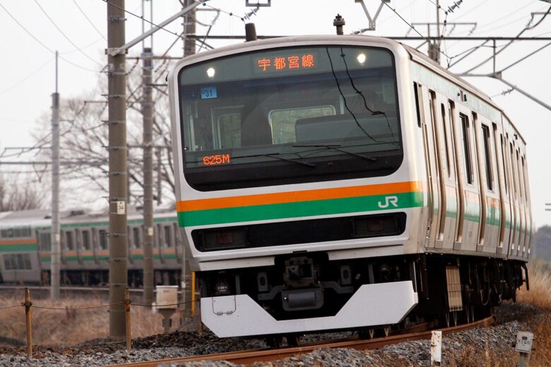 宇都宮線を走るE231系電車（2010年3月、東鷲宮～栗橋間で恵 知仁撮影）