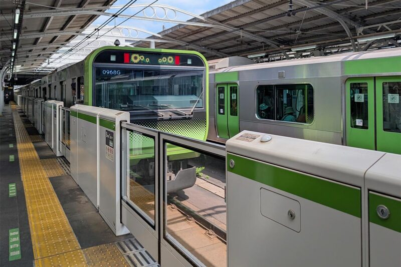 山手線「内回り」のホーム