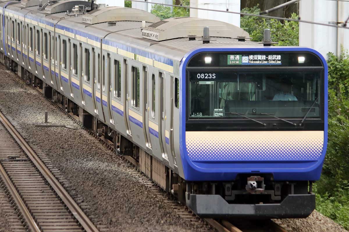 横須賀線のE235系電車