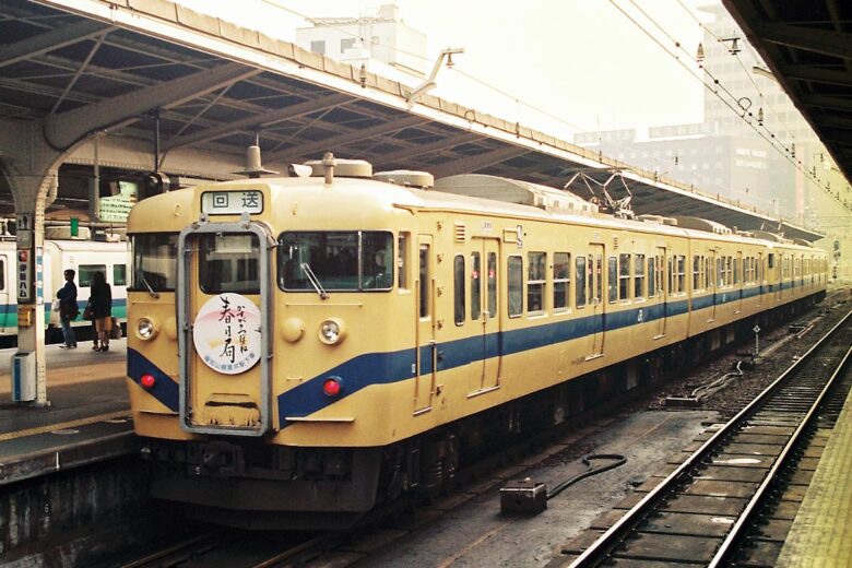 福知山線の113系電車（1989年3月、大阪駅で恵 知仁撮影）