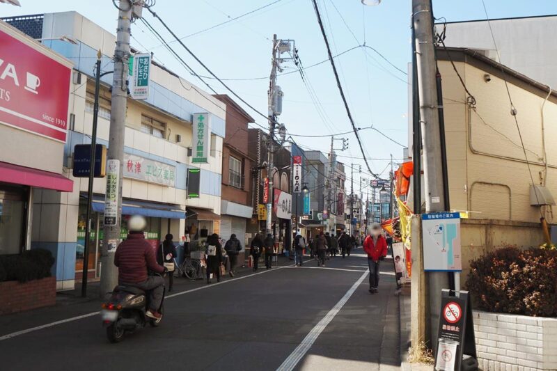 西武鉄道の秋津駅とJR東日本の新秋津駅を結ぶ道路