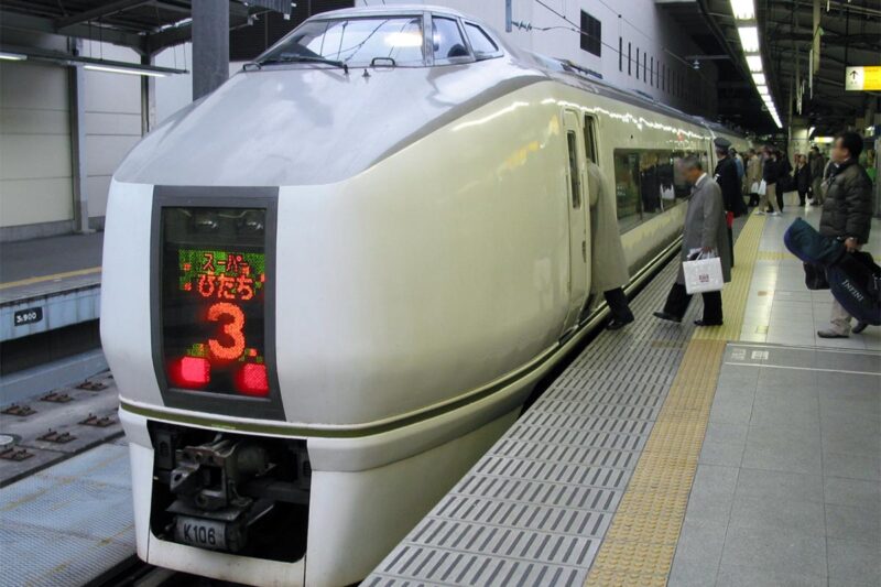 651系電車の特急「スーパーひたち」(2003年撮影)