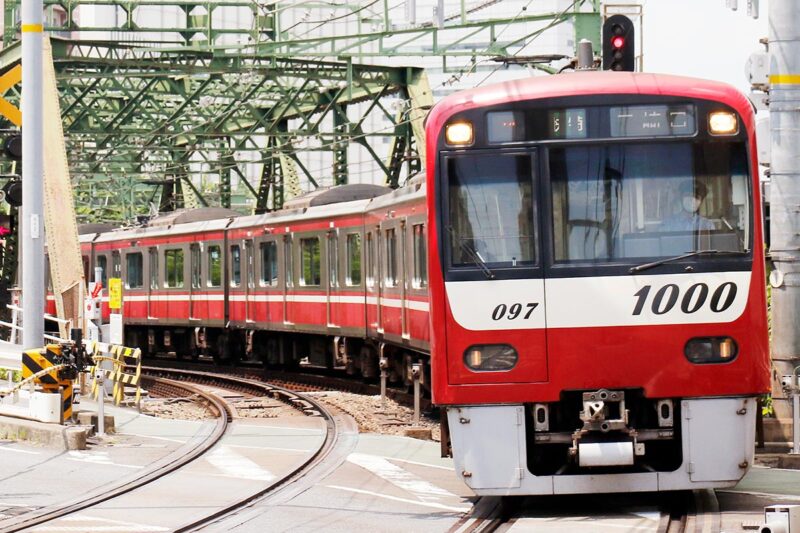 東海道・横須賀線と競合する京急電鉄