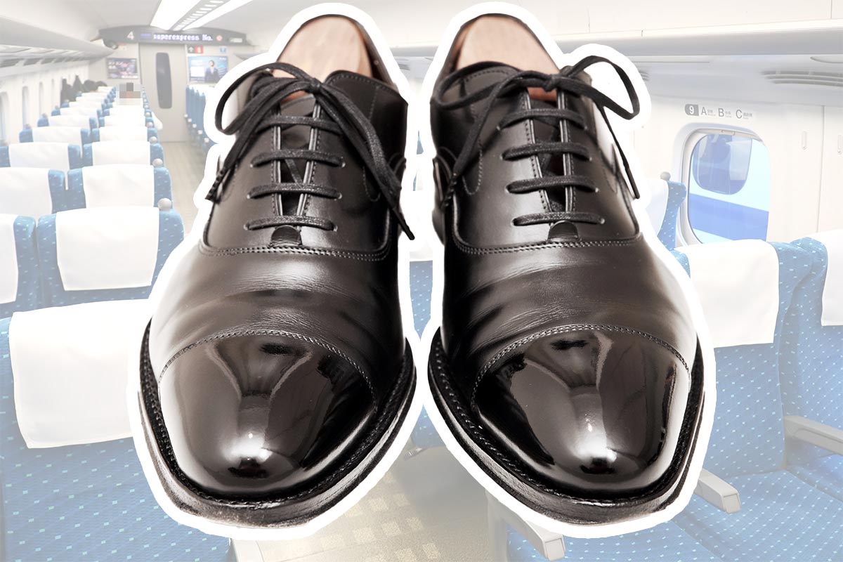 「車内での靴脱ぎ」はマナー違反？